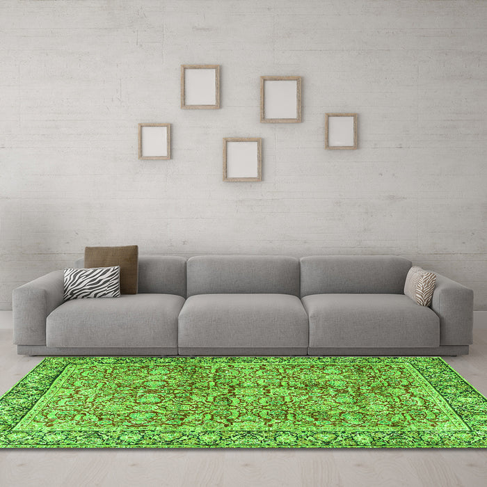 Machine Washable Persian Green Traditional Area Rugs in a Living Room,, wshtr2954grn