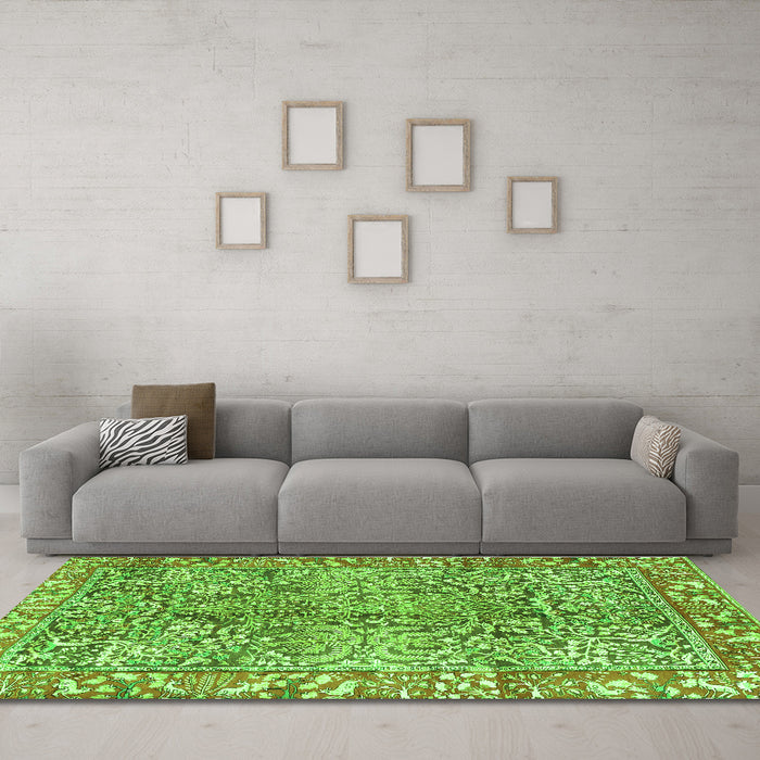 Machine Washable Persian Green Traditional Area Rugs in a Living Room,, wshtr2956grn