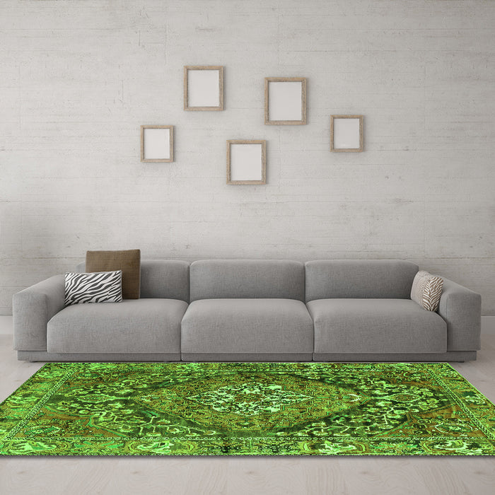 Machine Washable Persian Green Traditional Area Rugs in a Living Room,, wshtr2958grn