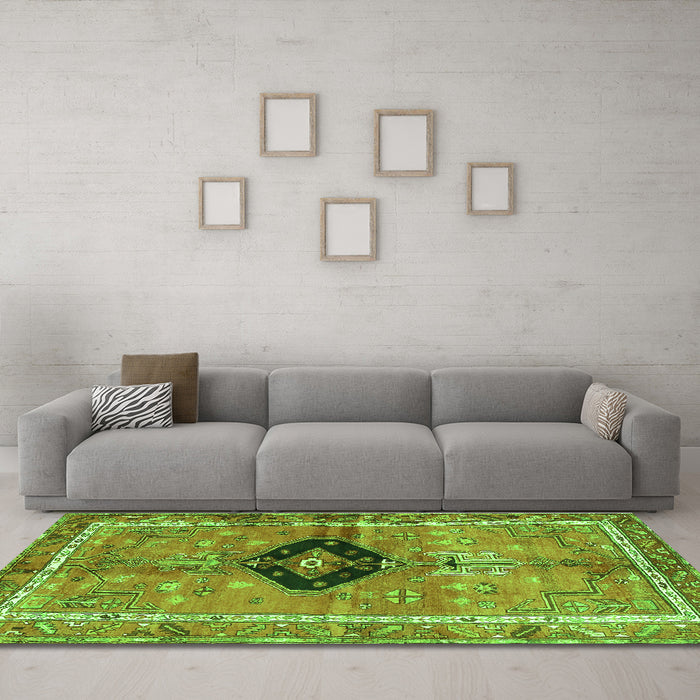 Machine Washable Persian Green Traditional Area Rugs in a Living Room,, wshtr2963grn