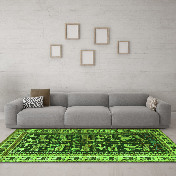 Machine Washable Persian Green Traditional Area Rugs in a Living Room,, wshtr2964grn