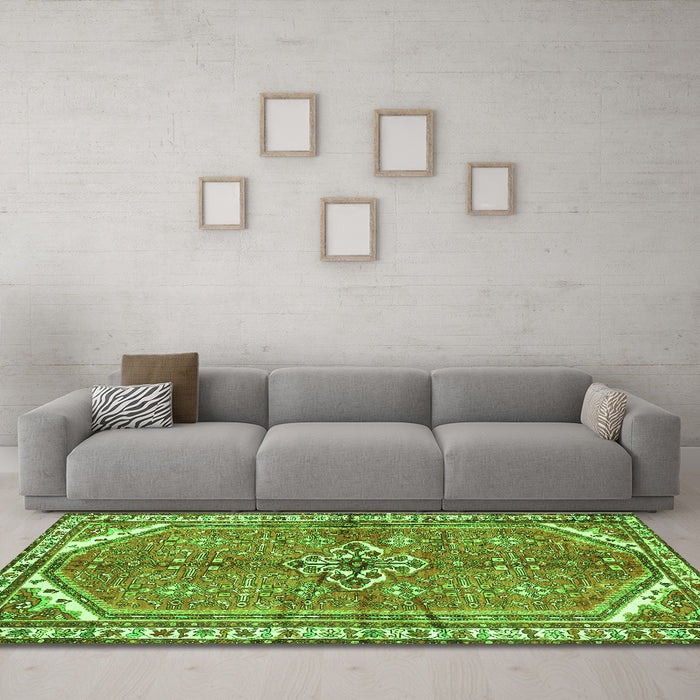 Machine Washable Persian Green Traditional Area Rugs in a Living Room,, wshtr2967grn