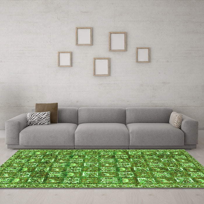 Machine Washable Persian Green Traditional Area Rugs in a Living Room,, wshtr2970grn