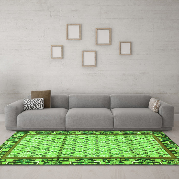 Machine Washable Persian Green Traditional Area Rugs in a Living Room,, wshtr2972grn