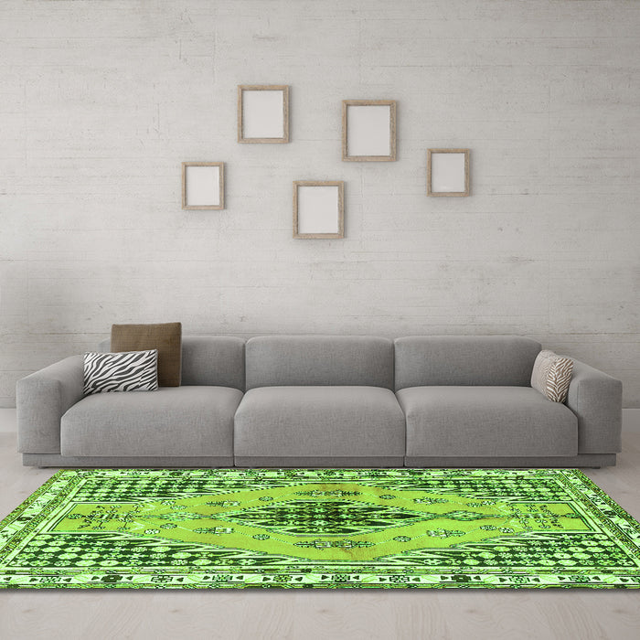 Machine Washable Persian Green Traditional Area Rugs in a Living Room,, wshtr2973grn