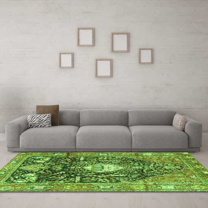Machine Washable Animal Green Traditional Area Rugs in a Living Room,, wshtr2975grn