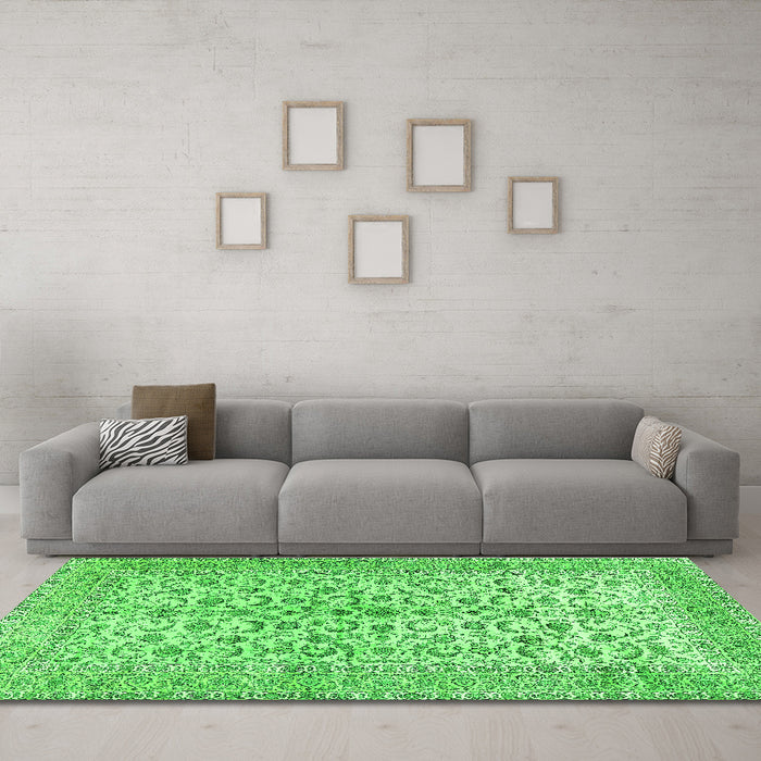 Machine Washable Persian Green Traditional Area Rugs in a Living Room,, wshtr2976grn