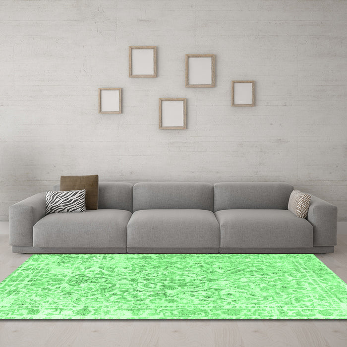Machine Washable Persian Emerald Green Traditional Area Rugs in a Living Room,, wshtr2978emgrn