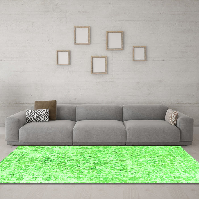 Machine Washable Persian Green Traditional Area Rugs in a Living Room,, wshtr2978grn