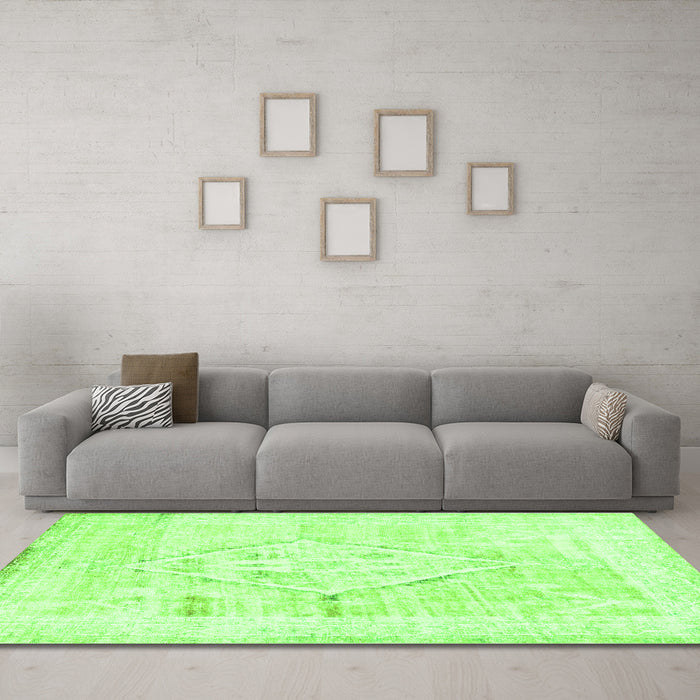 Machine Washable Persian Green Traditional Area Rugs in a Living Room,, wshtr2979grn