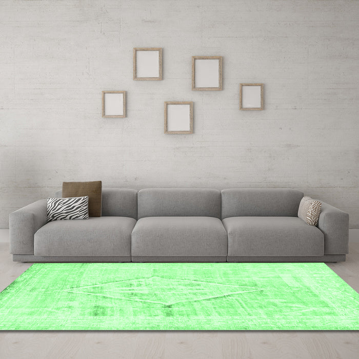 Machine Washable Persian Emerald Green Traditional Area Rugs in a Living Room,, wshtr2979emgrn