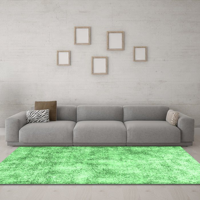 Machine Washable Persian Emerald Green Traditional Area Rugs in a Living Room,, wshtr2980emgrn
