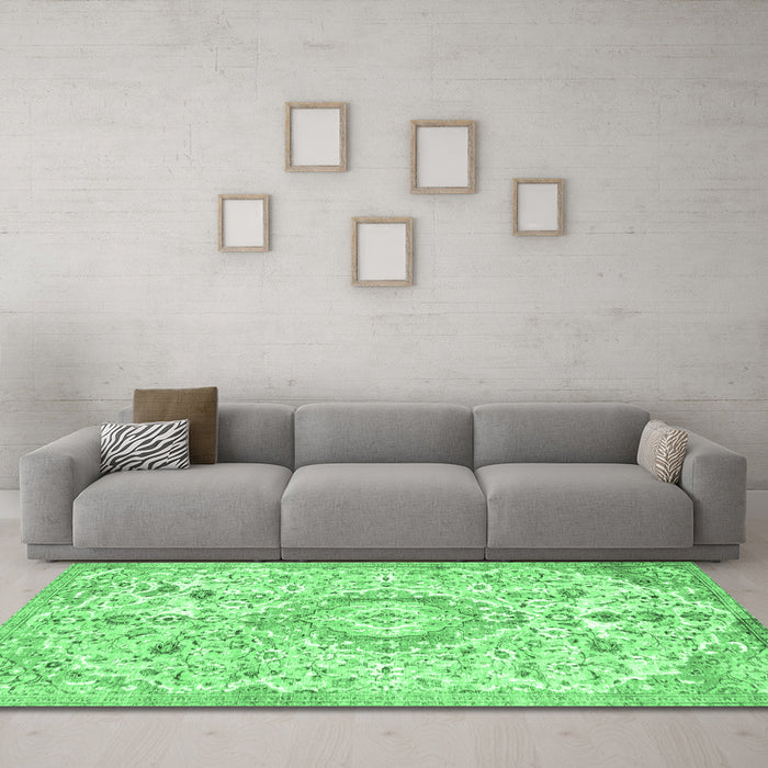 Machine Washable Persian Emerald Green Traditional Area Rugs in a Living Room,, wshtr2981emgrn