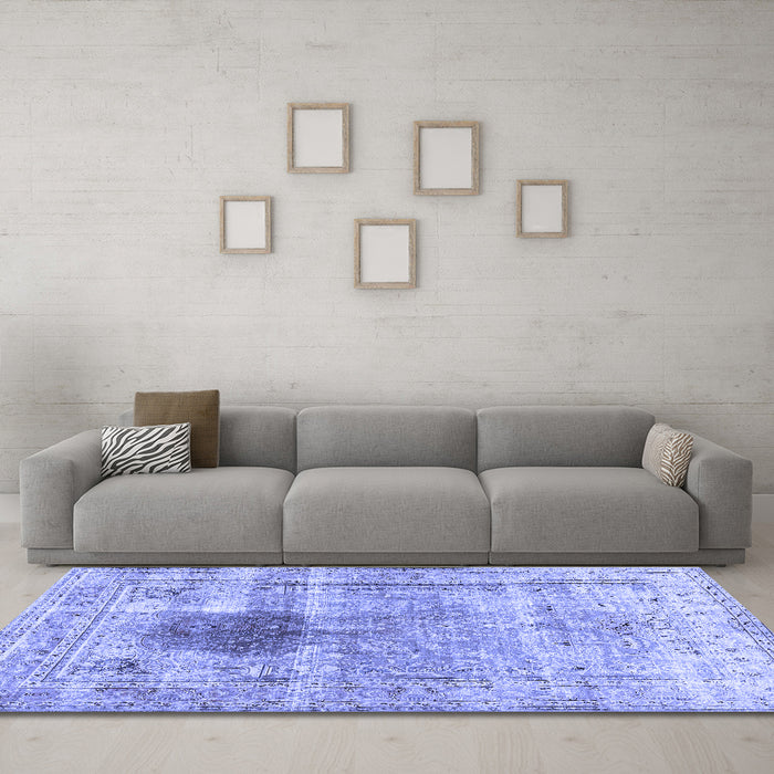 Machine Washable Persian Blue Traditional Rug in a Living Room, wshtr2982blu