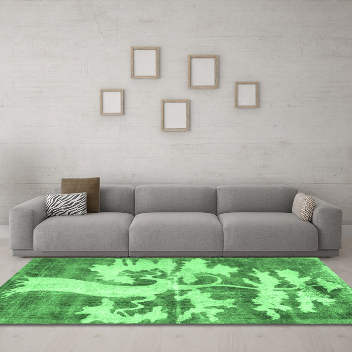Machine Washable Persian Emerald Green Traditional Area Rugs in a Living Room,, wshtr2983emgrn