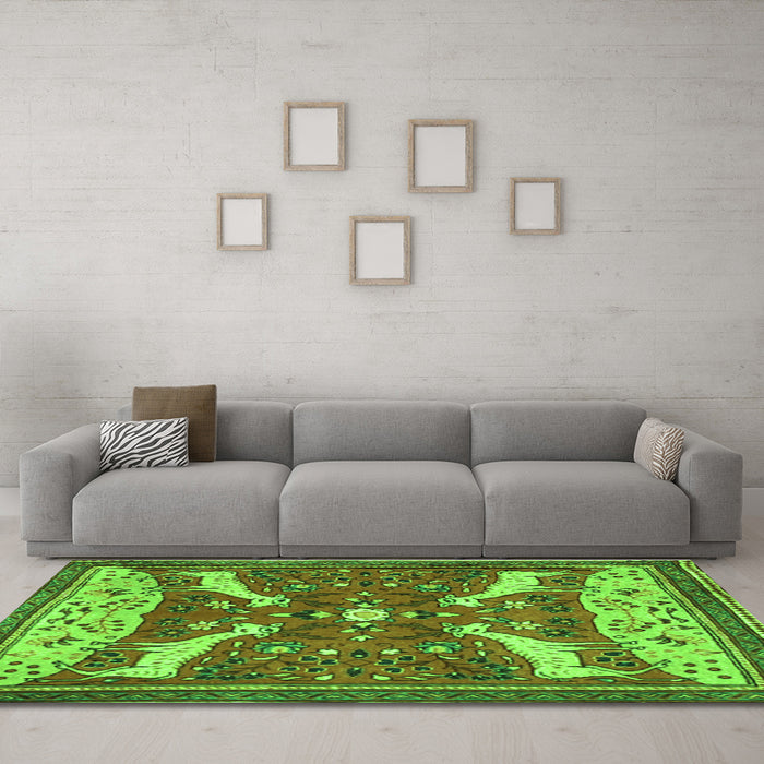Machine Washable Animal Green Traditional Area Rugs in a Living Room,, wshtr2984grn