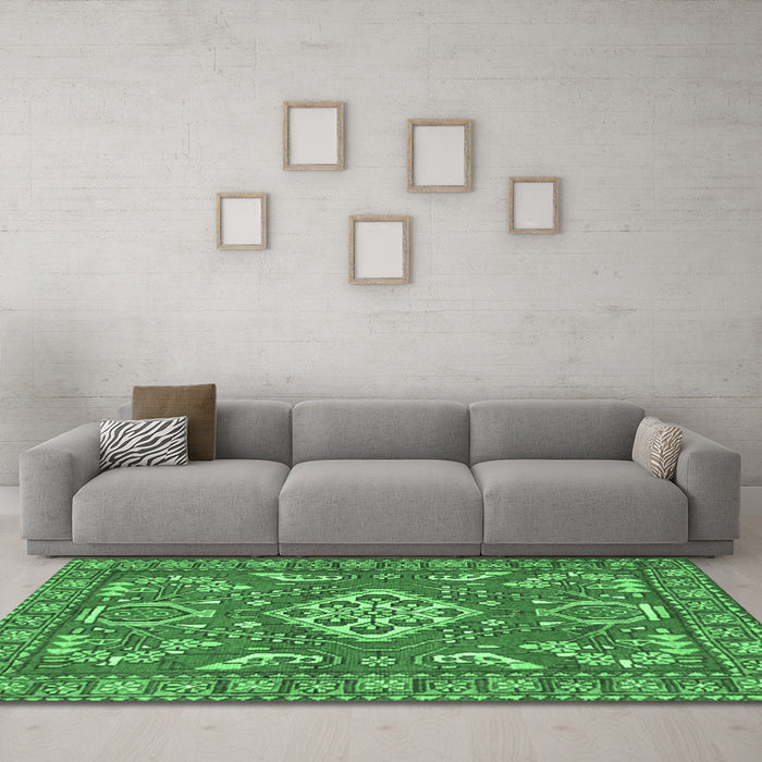 Machine Washable Persian Emerald Green Traditional Area Rugs in a Living Room,, wshtr2985emgrn
