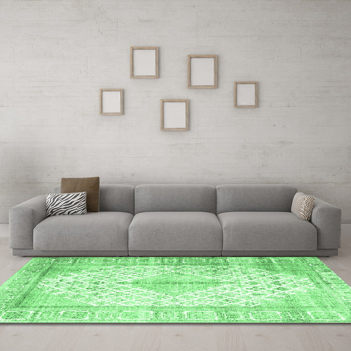 Machine Washable Persian Emerald Green Traditional Area Rugs in a Living Room,, wshtr2986emgrn