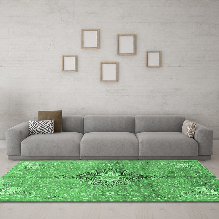 Machine Washable Persian Emerald Green Traditional Area Rugs in a Living Room,, wshtr2987emgrn