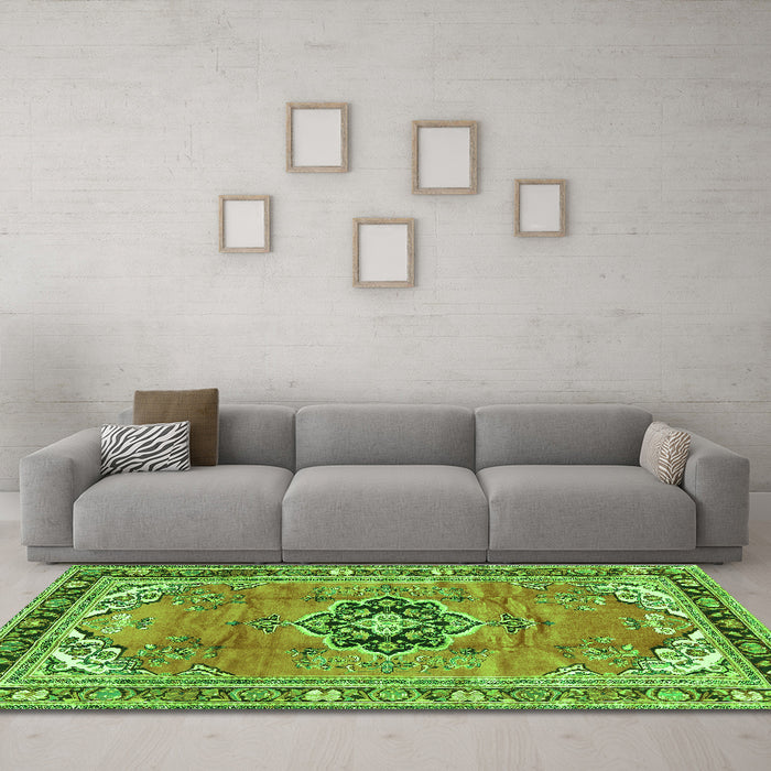 Machine Washable Persian Green Traditional Area Rugs in a Living Room,, wshtr2988grn