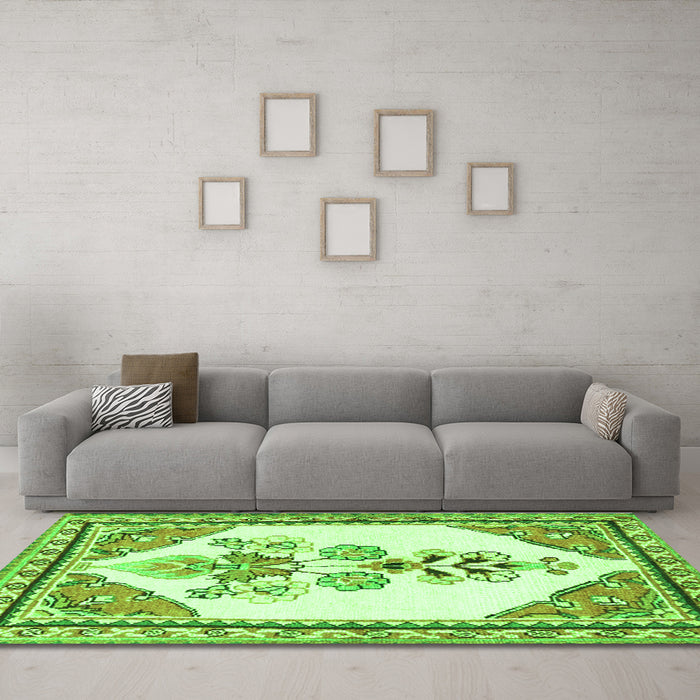Machine Washable Animal Green Traditional Area Rugs in a Living Room,, wshtr2989grn