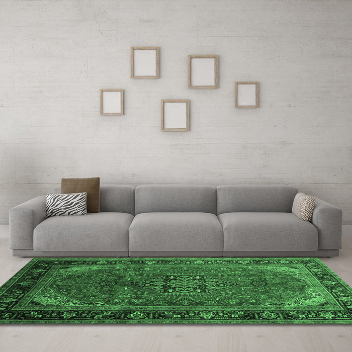 Machine Washable Persian Emerald Green Traditional Area Rugs in a Living Room,, wshtr298emgrn