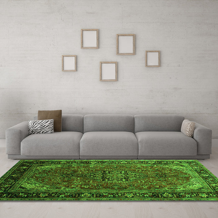 Machine Washable Persian Green Traditional Area Rugs in a Living Room,, wshtr298grn
