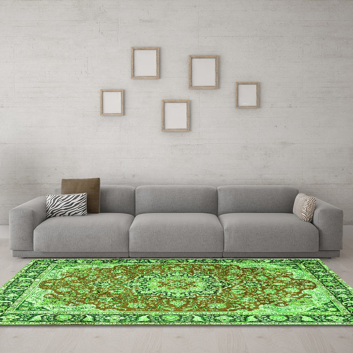 Machine Washable Persian Green Traditional Area Rugs in a Living Room,, wshtr2991grn