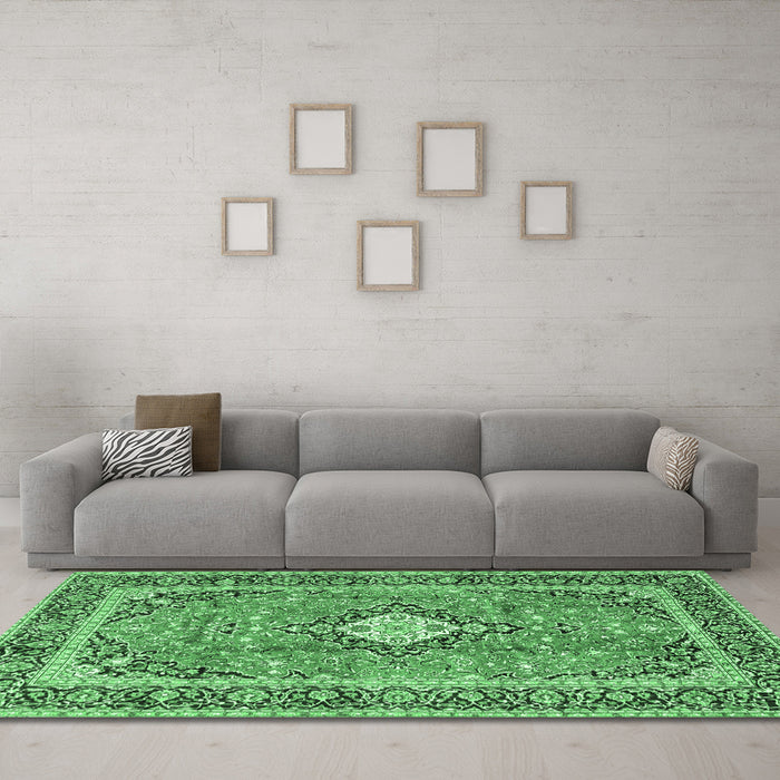 Machine Washable Persian Emerald Green Traditional Area Rugs in a Living Room,, wshtr2992emgrn