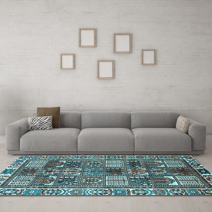 Machine Washable Persian Light Blue Traditional Rug in a Living Room, wshtr2994lblu