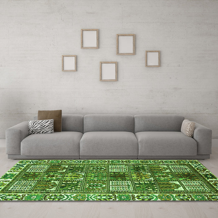 Machine Washable Persian Green Traditional Area Rugs in a Living Room,, wshtr2994grn