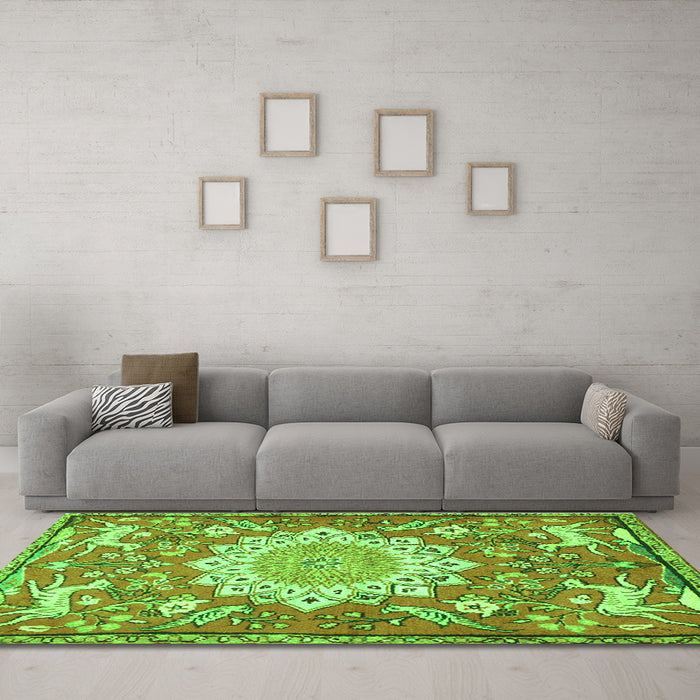 Machine Washable Animal Green Traditional Area Rugs in a Living Room,, wshtr2996grn