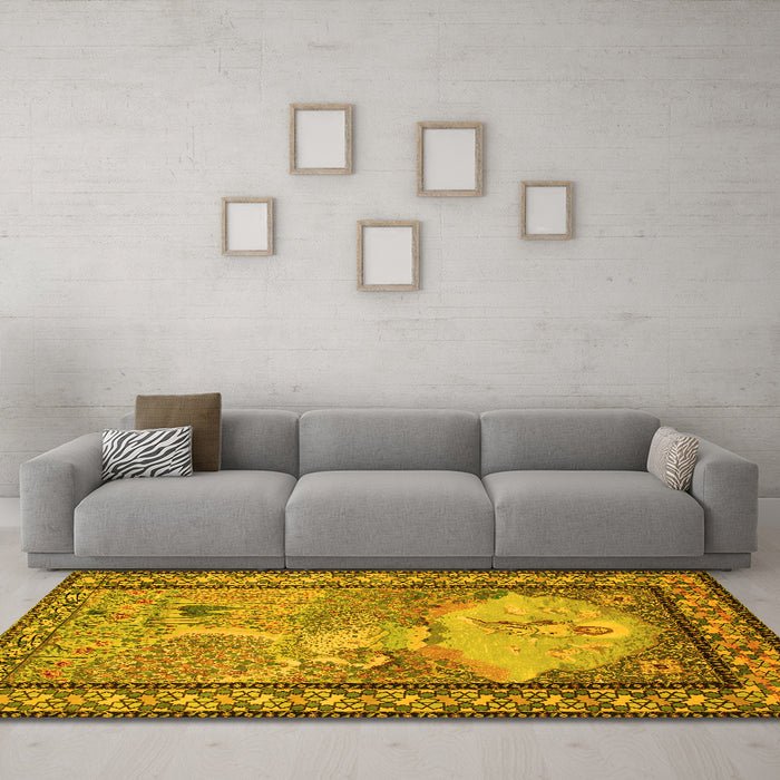 Machine Washable Persian Yellow Traditional Rug in a Living Room, wshtr2yw