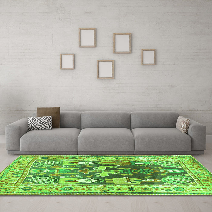 Machine Washable Animal Green Traditional Area Rugs in a Living Room,, wshtr3001grn