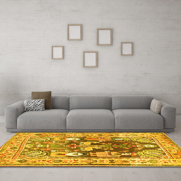 Machine Washable Animal Yellow Traditional Rug in a Living Room, wshtr3001yw