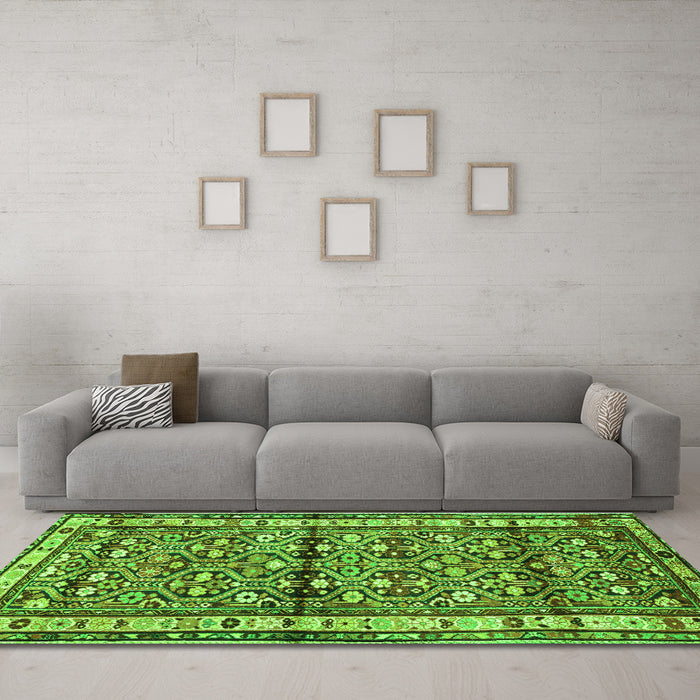 Machine Washable Persian Green Traditional Area Rugs in a Living Room,, wshtr3004grn