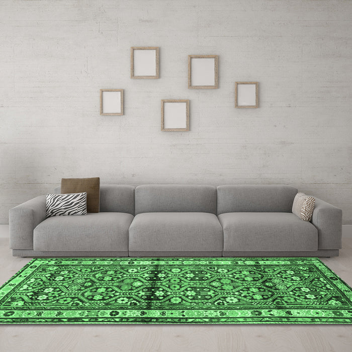 Machine Washable Persian Emerald Green Traditional Area Rugs in a Living Room,, wshtr3004emgrn
