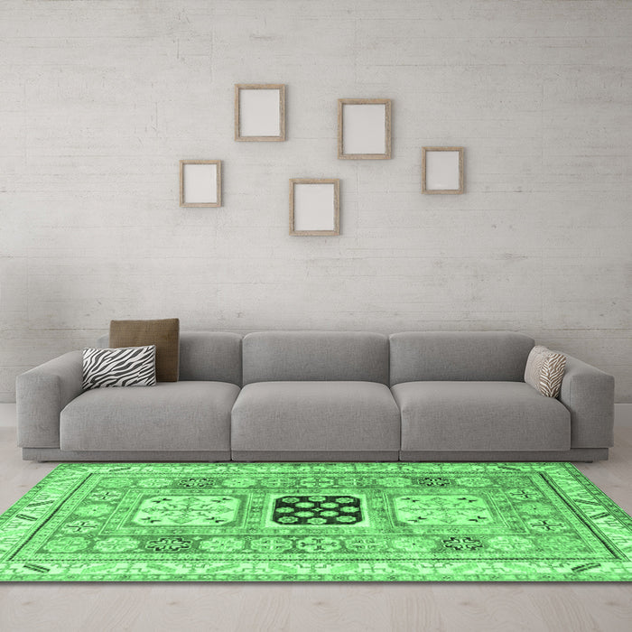 Machine Washable Geometric Emerald Green Traditional Area Rugs in a Living Room,, wshtr3010emgrn