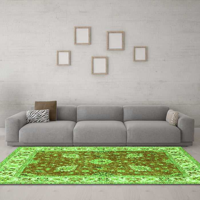 Machine Washable Oriental Green Traditional Area Rugs in a Living Room,, wshtr3012grn