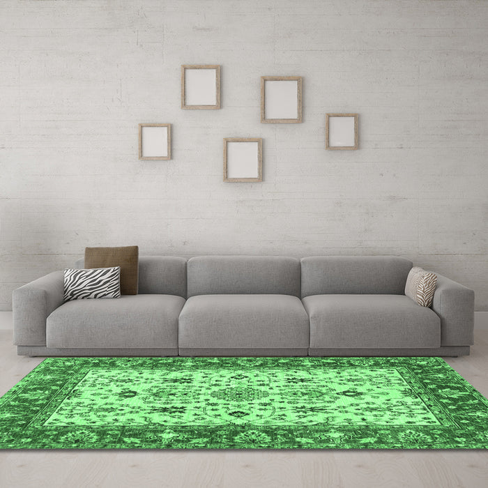 Machine Washable Persian Emerald Green Traditional Area Rugs in a Living Room,, wshtr3013emgrn
