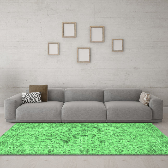 Machine Washable Persian Emerald Green Traditional Area Rugs in a Living Room,, wshtr3014emgrn
