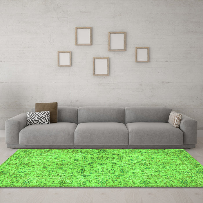 Machine Washable Persian Green Traditional Area Rugs in a Living Room,, wshtr3014grn