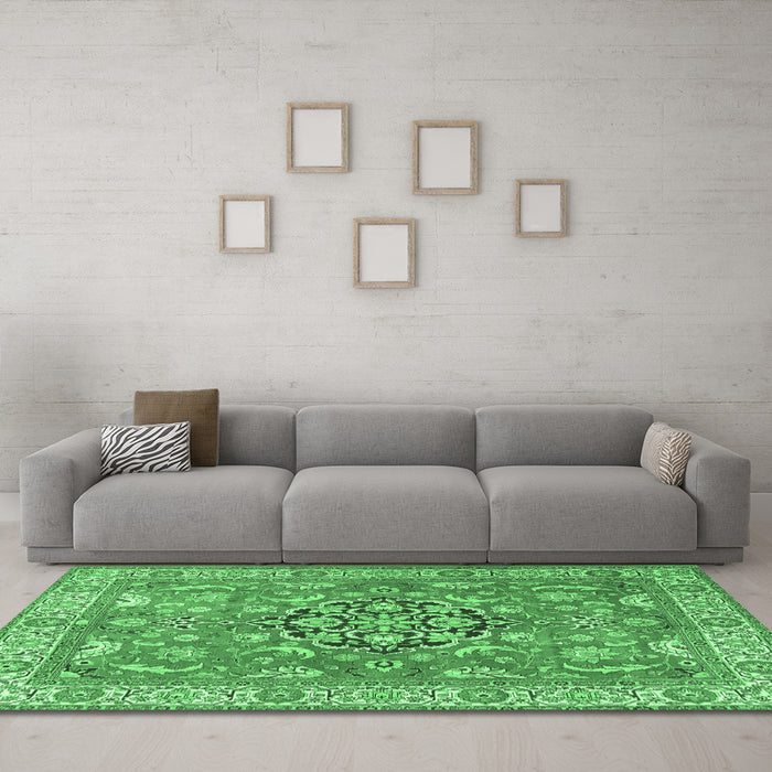 Machine Washable Persian Emerald Green Traditional Area Rugs in a Living Room,, wshtr3018emgrn