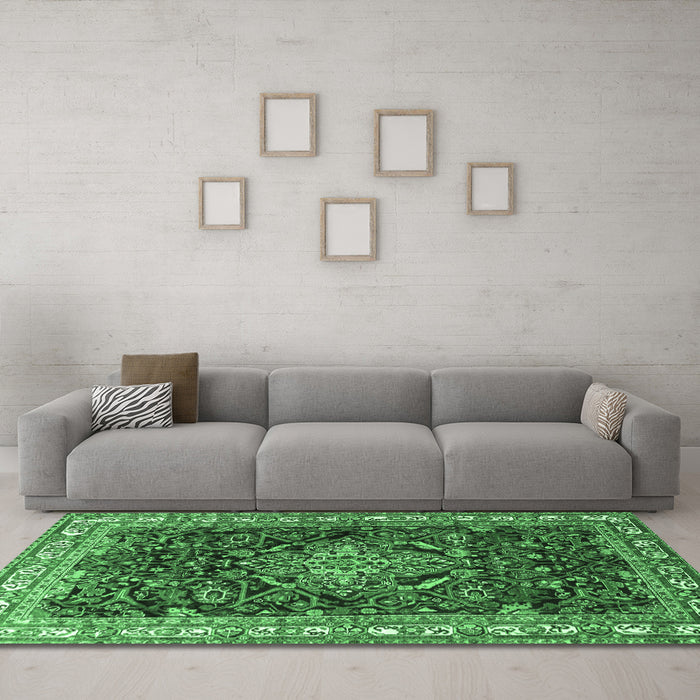 Machine Washable Persian Emerald Green Traditional Area Rugs in a Living Room,, wshtr301emgrn