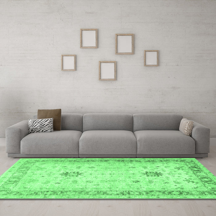 Machine Washable Oriental Emerald Green Traditional Area Rugs in a Living Room,, wshtr3020emgrn