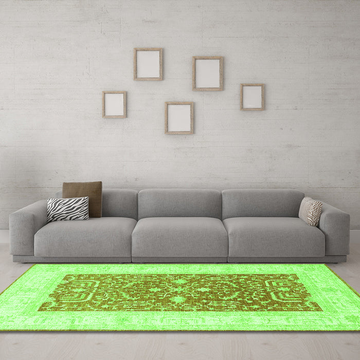 Machine Washable Oriental Green Traditional Area Rugs in a Living Room,, wshtr3021grn