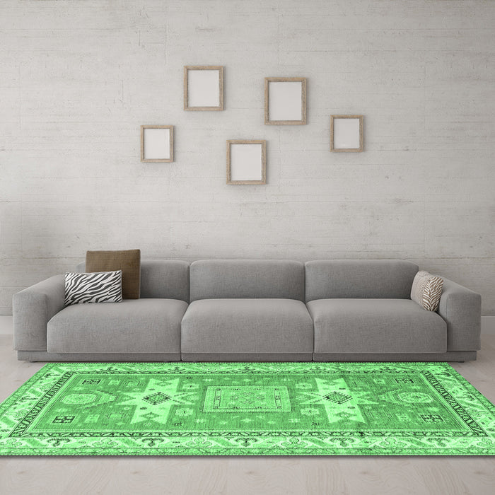 Machine Washable Geometric Emerald Green Traditional Area Rugs in a Living Room,, wshtr3022emgrn