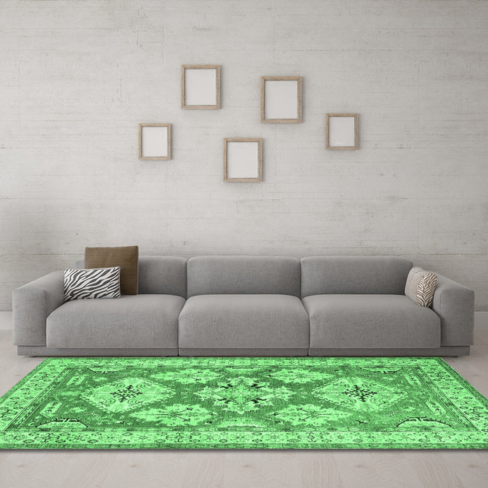Machine Washable Geometric Emerald Green Traditional Area Rugs in a Living Room,, wshtr3023emgrn