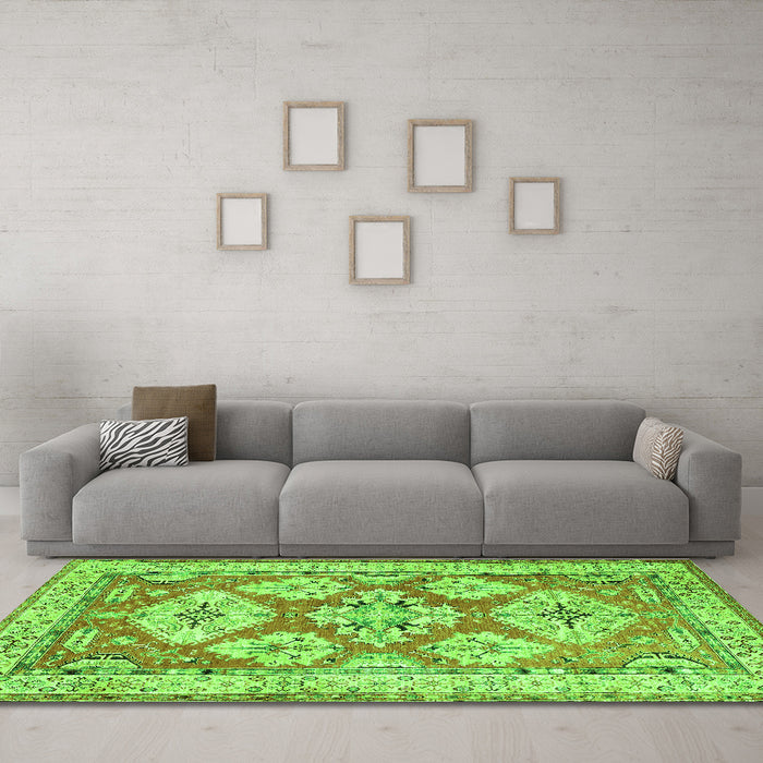 Machine Washable Geometric Green Traditional Area Rugs in a Living Room,, wshtr3023grn