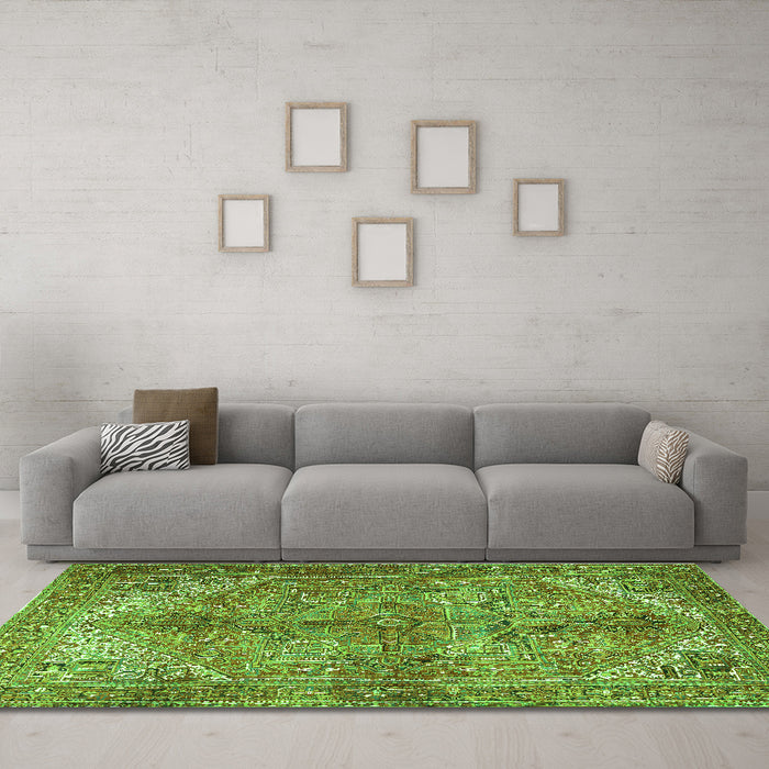 Machine Washable Persian Green Traditional Area Rugs in a Living Room,, wshtr3024grn